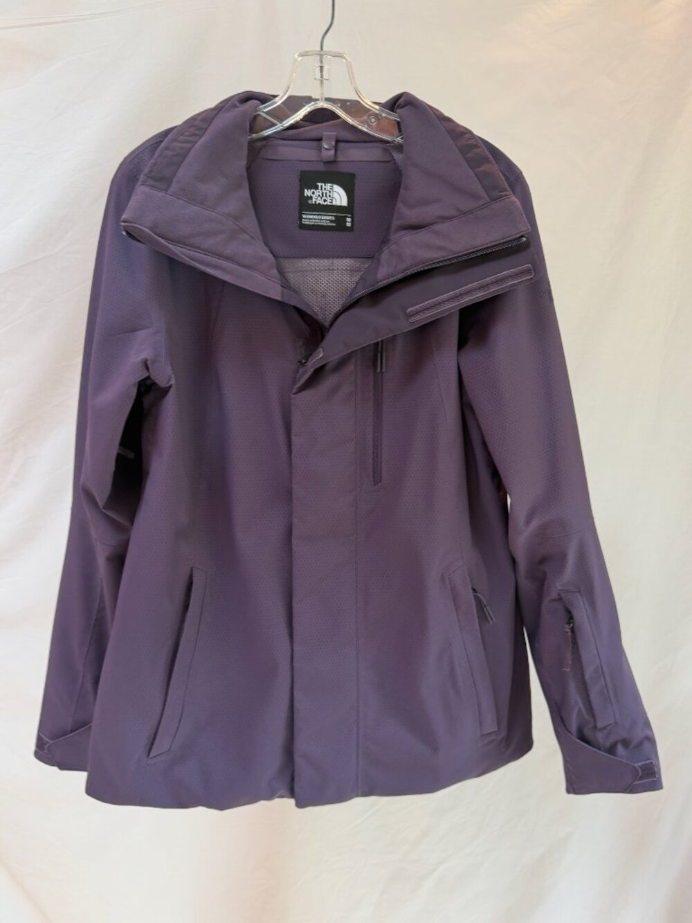 THE NORTH FACE Women’s 3-in-1 Jacket with a Plum Shell & Printed Liner Size M
